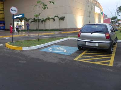 Vaga de Estacionamento para deficientes